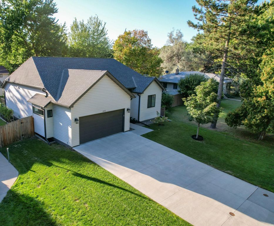 1431 Sumter Avenue N, Golden Valley, MN 55427 — photo 2