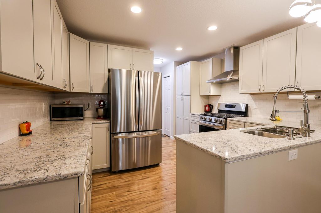 1431 Sumter Avenue N, Golden Valley, MN 55427 — photo 4