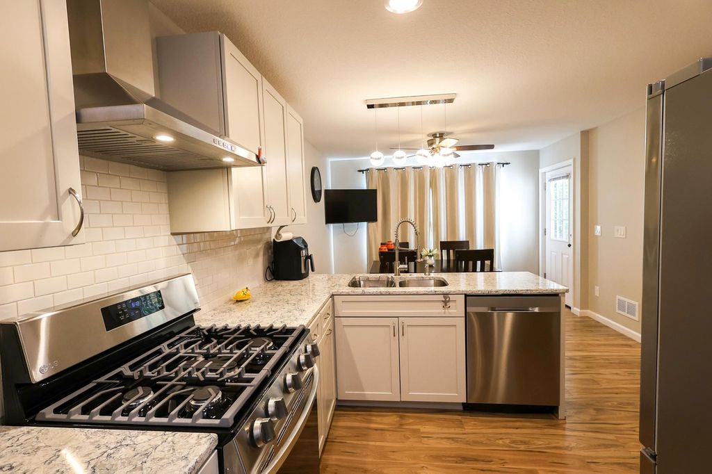 1431 Sumter Avenue N, Golden Valley, MN 55427 — photo 5