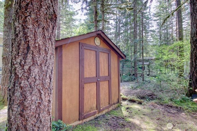 134 Drial Loop, Deming, WA 98244