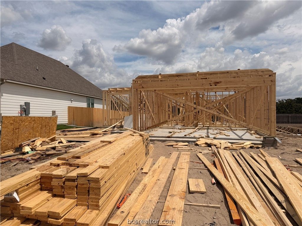 6013 Badger Street, Bryan, TX 77807 — exterior