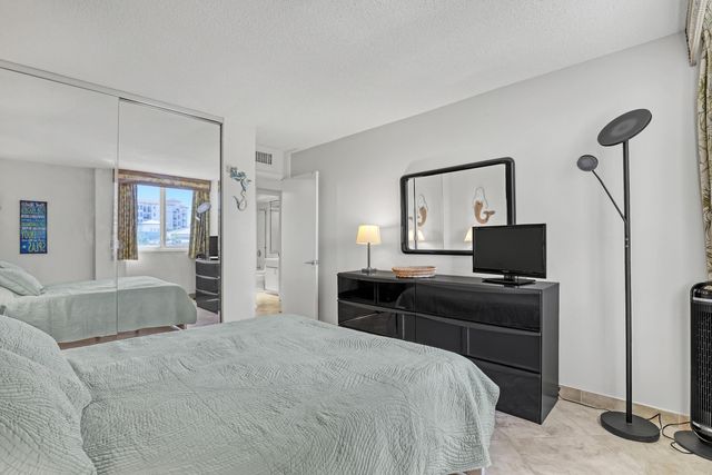 125 S OCEAN Avenue 304, Palm Beach Shores, FL 33404