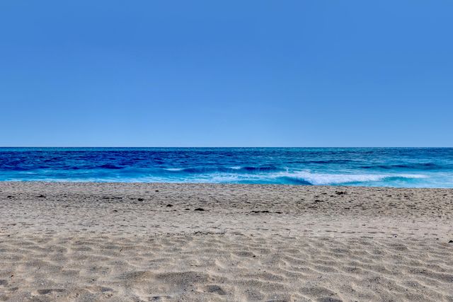 125 S OCEAN Avenue 304, Palm Beach Shores, FL 33404