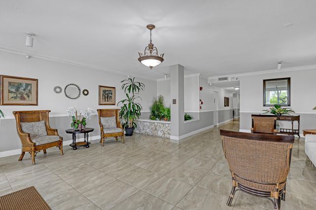 125 S OCEAN Avenue 304, Palm Beach Shores, FL 33404