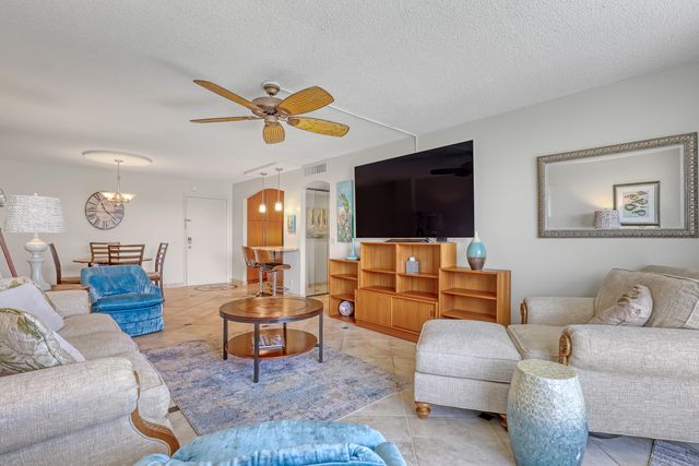 125 S OCEAN Avenue 304, Palm Beach Shores, FL 33404