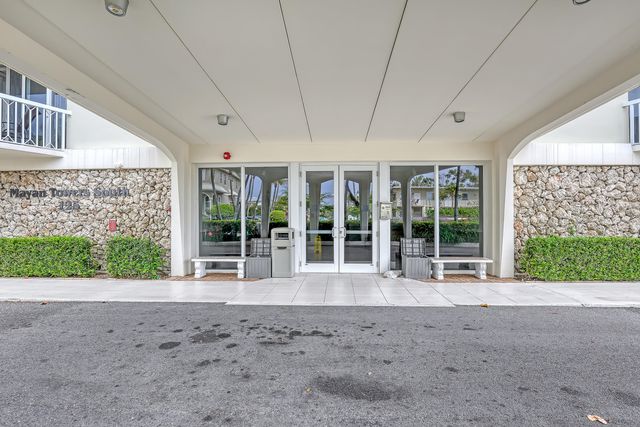 125 S OCEAN Avenue 304, Palm Beach Shores, FL 33404
