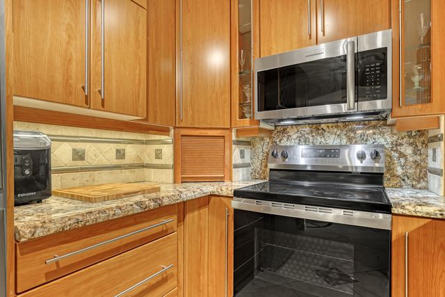 125 S OCEAN Avenue 304, Palm Beach Shores, FL 33404