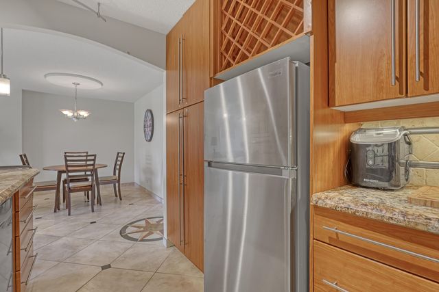 125 S OCEAN Avenue 304, Palm Beach Shores, FL 33404