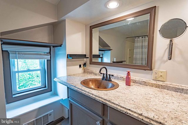 320 ARCH ST, Catasauqua, PA 18032
