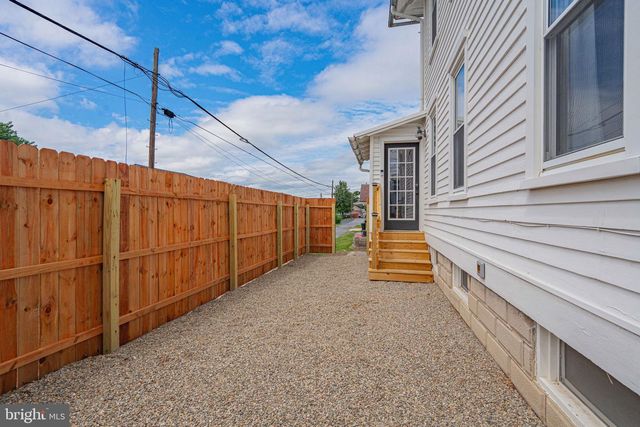 320 ARCH ST, Catasauqua, PA 18032