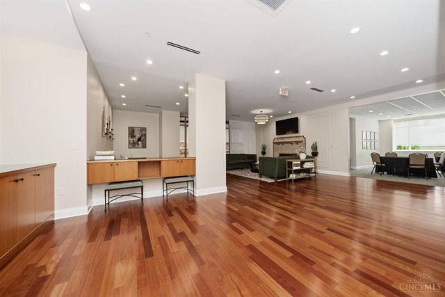 400 Pike Street, Cincinnati, OH 45202