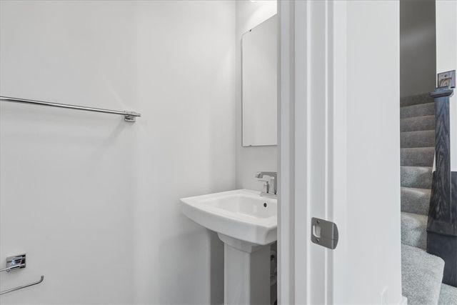 9005 Hickory Rd, Pine Twp, PA 15044