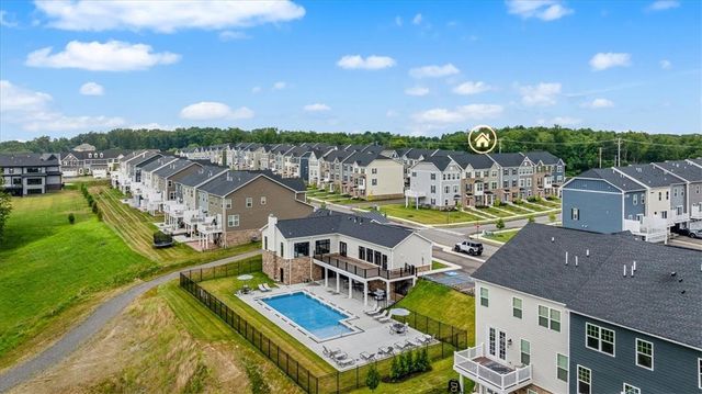 9005 Hickory Rd, Pine Twp, PA 15044