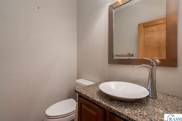 113 Hidden Oaks Circle, Mankato, MN 56001
