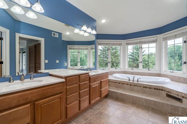 113 Hidden Oaks Circle, Mankato, MN 56001
