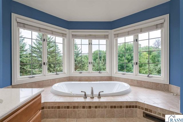 113 Hidden Oaks Circle, Mankato, MN 56001