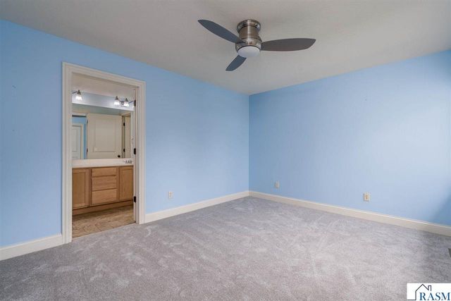 113 Hidden Oaks Circle, Mankato, MN 56001