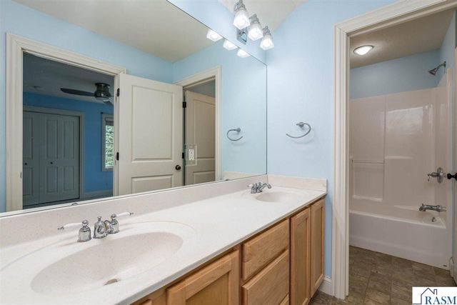 113 Hidden Oaks Circle, Mankato, MN 56001