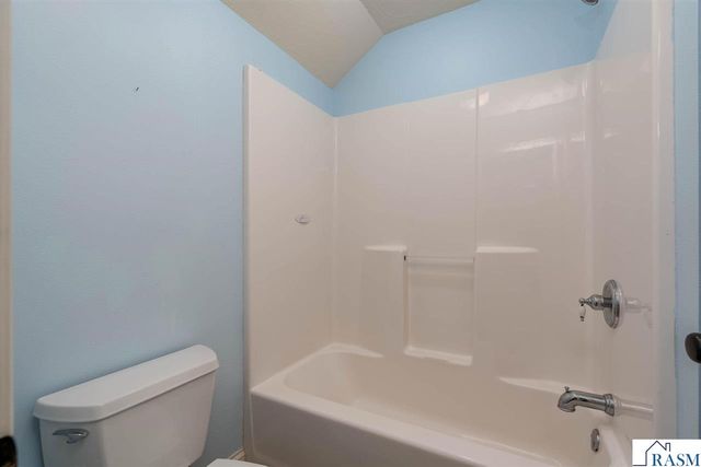 113 Hidden Oaks Circle, Mankato, MN 56001