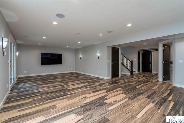113 Hidden Oaks Circle, Mankato, MN 56001