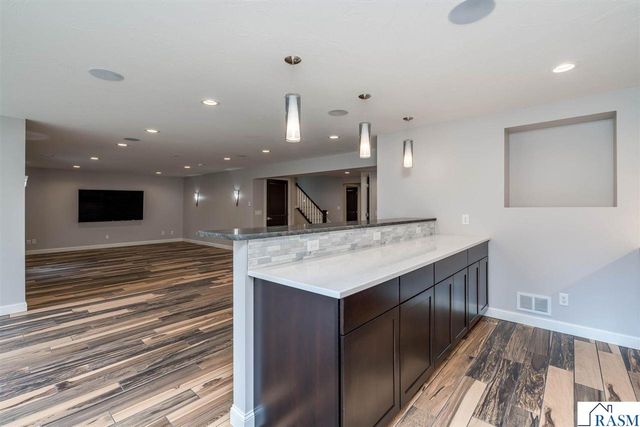 113 Hidden Oaks Circle, Mankato, MN 56001