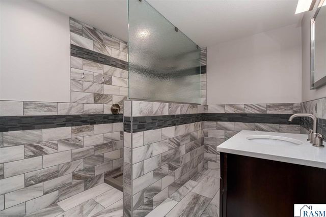 113 Hidden Oaks Circle, Mankato, MN 56001