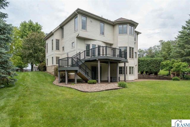 113 Hidden Oaks Circle, Mankato, MN 56001