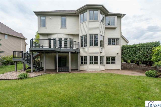 113 Hidden Oaks Circle, Mankato, MN 56001