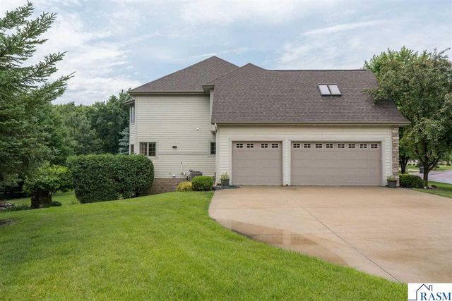 113 Hidden Oaks Circle, Mankato, MN 56001