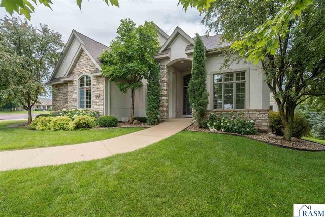 113 Hidden Oaks Circle, Mankato, MN 56001