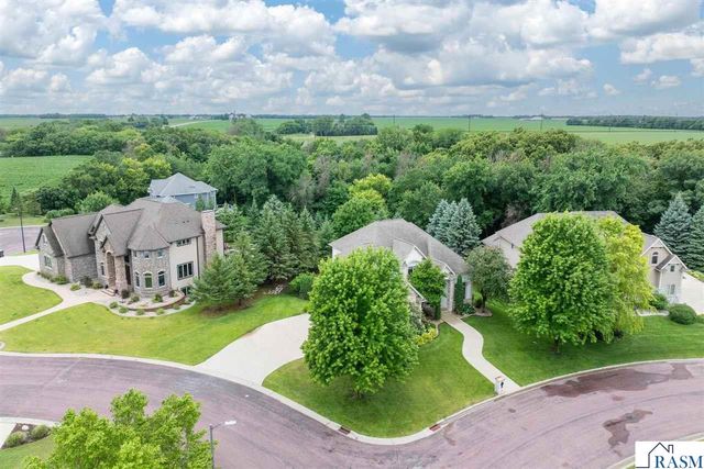 113 Hidden Oaks Circle, Mankato, MN 56001