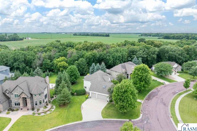 113 Hidden Oaks Circle, Mankato, MN 56001