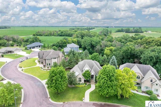 113 Hidden Oaks Circle, Mankato, MN 56001