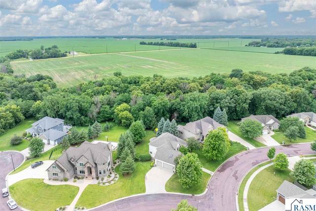 113 Hidden Oaks Circle, Mankato, MN 56001