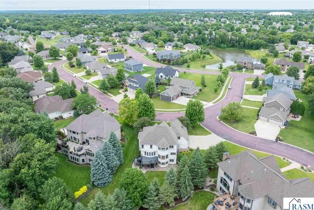 113 Hidden Oaks Circle, Mankato, MN 56001