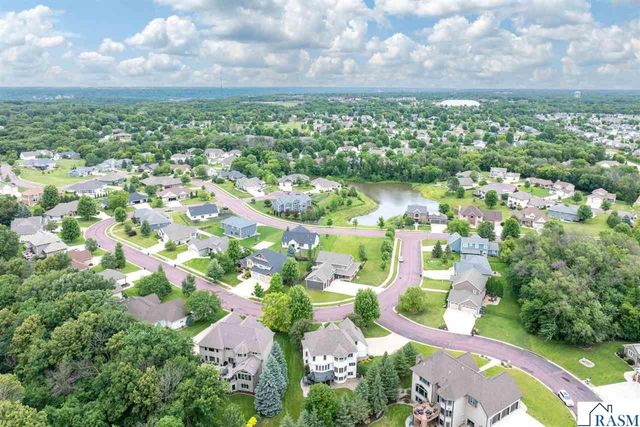 113 Hidden Oaks Circle, Mankato, MN 56001
