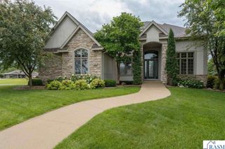 113 Hidden Oaks Circle, Mankato, MN 56001