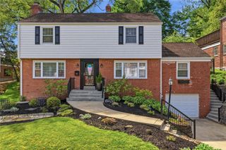 835 Chalmers Pl, Mt Lebanon, PA 15243