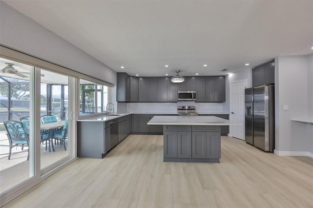 1018 SILVER PALM WAY, Apollo Beach, FL 33572