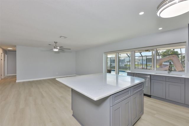 1018 SILVER PALM WAY, Apollo Beach, FL 33572