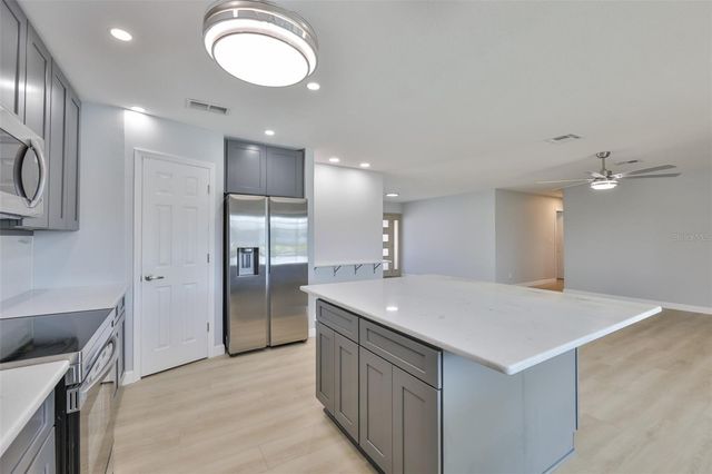 1018 SILVER PALM WAY, Apollo Beach, FL 33572