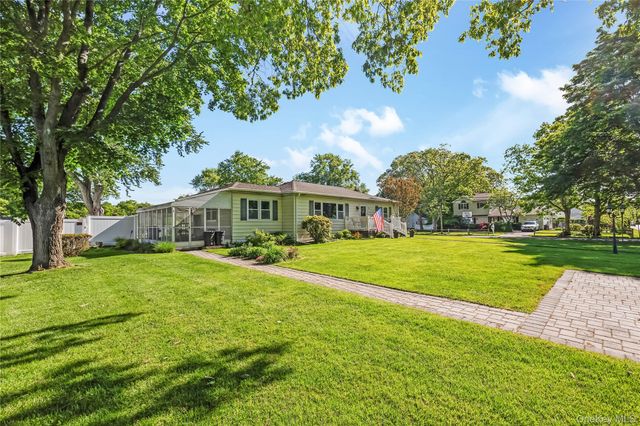 85 Wayne Street, Hauppauge, NY 11788