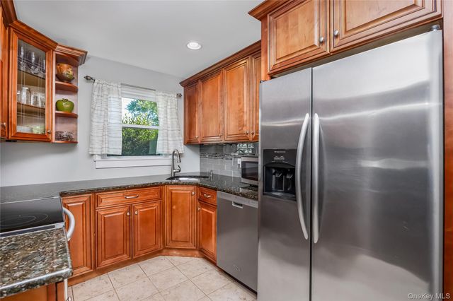 85 Wayne Street, Hauppauge, NY 11788