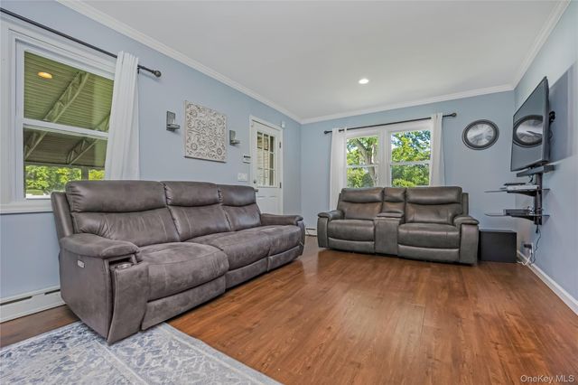85 Wayne Street, Hauppauge, NY 11788