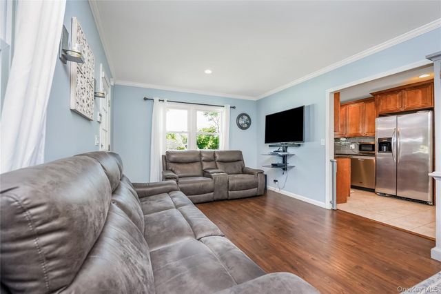 85 Wayne Street, Hauppauge, NY 11788