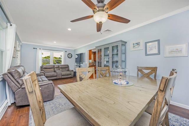 85 Wayne Street, Hauppauge, NY 11788