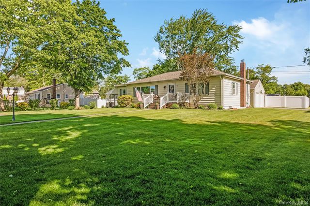 85 Wayne Street, Hauppauge, NY 11788