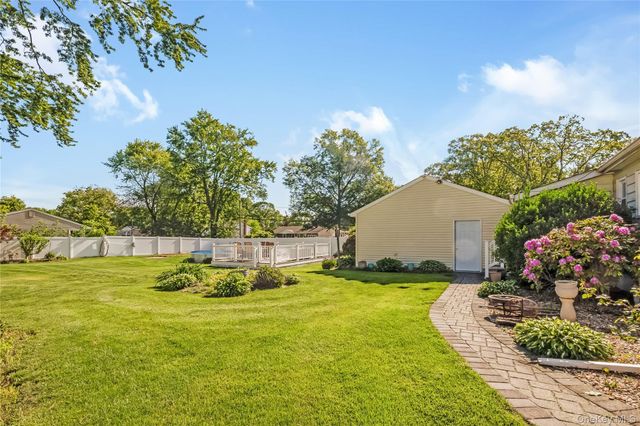 85 Wayne Street, Hauppauge, NY 11788