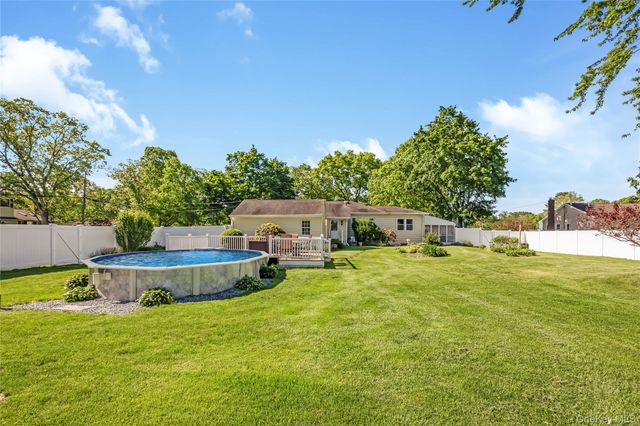 85 Wayne Street, Hauppauge, NY 11788