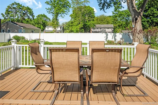 85 Wayne Street, Hauppauge, NY 11788